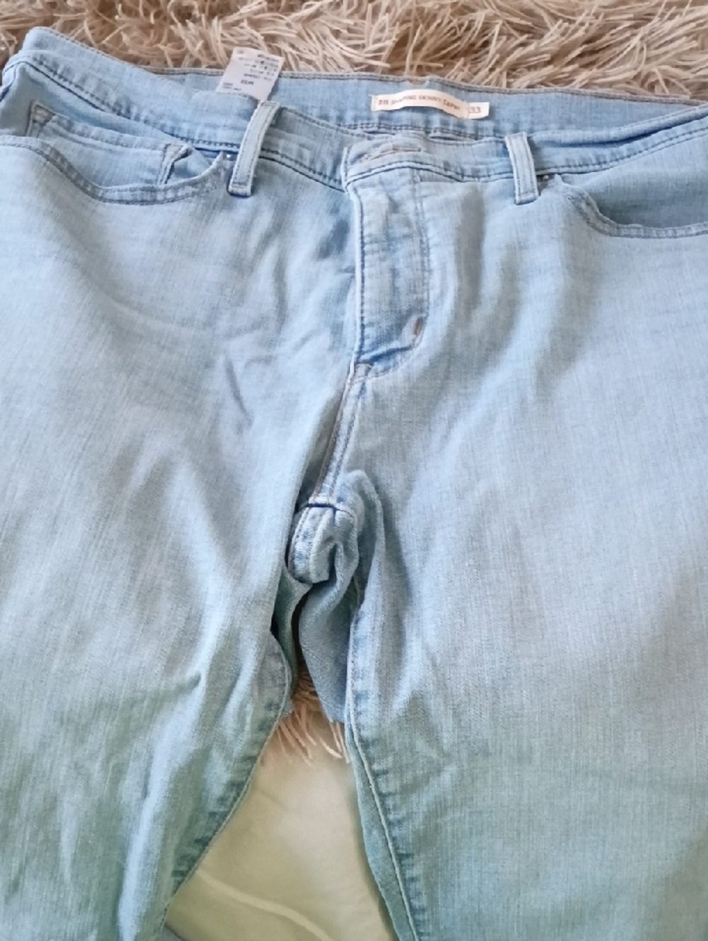 Levi's Light Blue Back Pocket Jeans cropped and comfy - Picture 4 of 5
